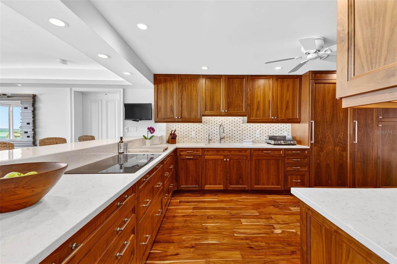 Image 13 of 38 For 4708 Ocean Boulevard E4