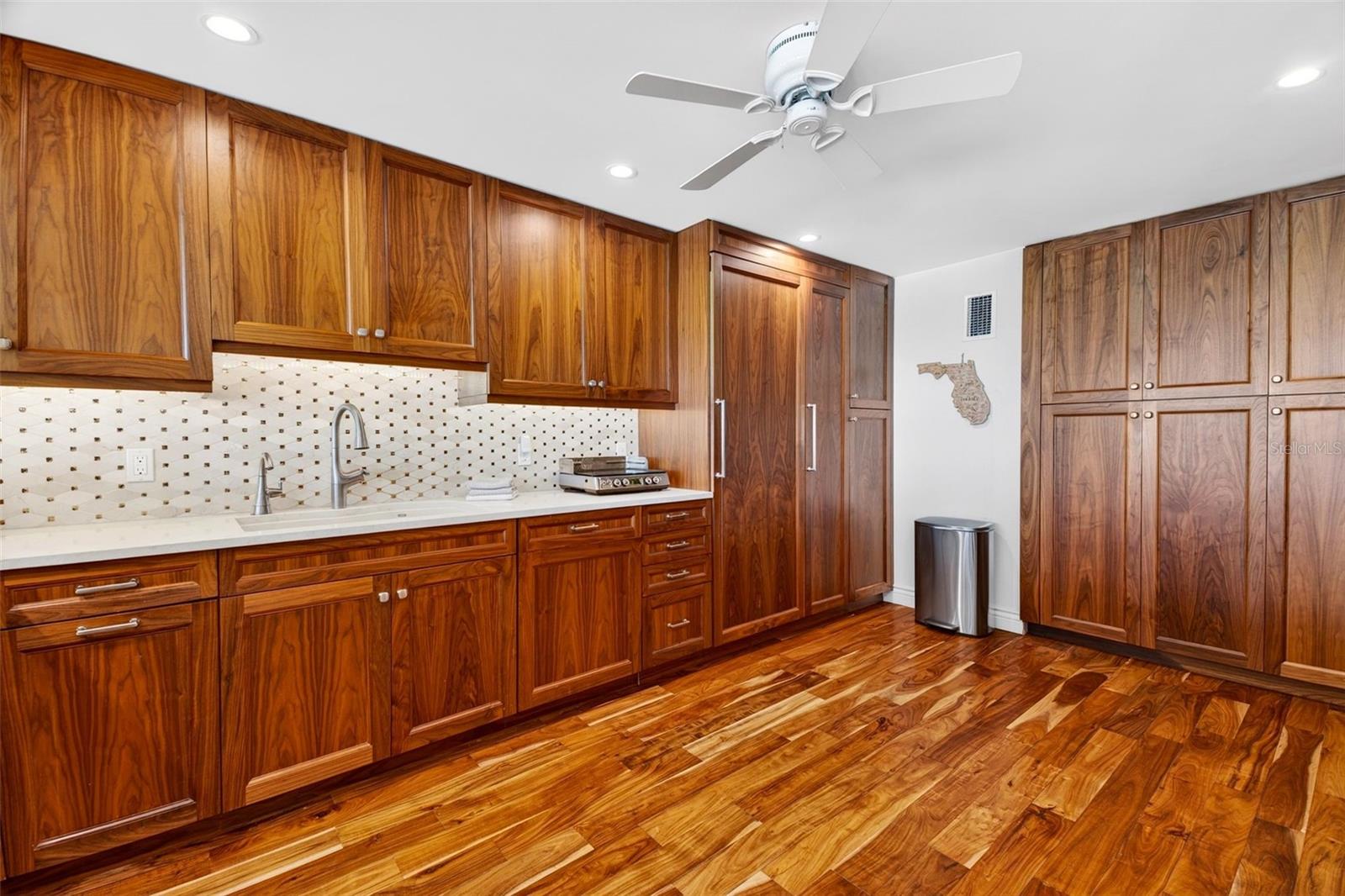 Image 15 of 38 For 4708 Ocean Boulevard E4