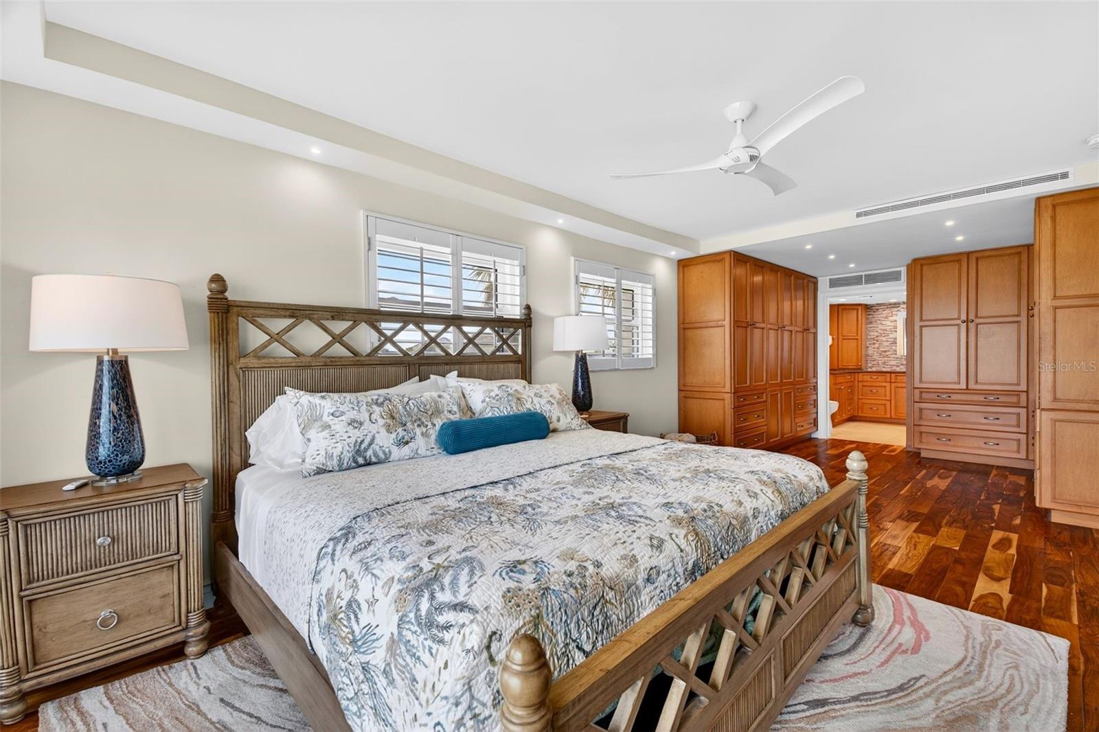 Image 20 of 38 For 4708 Ocean Boulevard E4