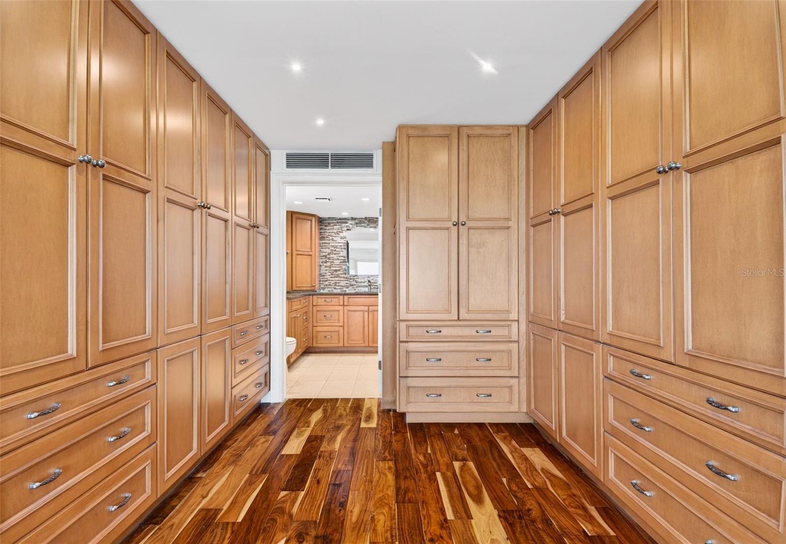 Image 21 of 38 For 4708 Ocean Boulevard E4