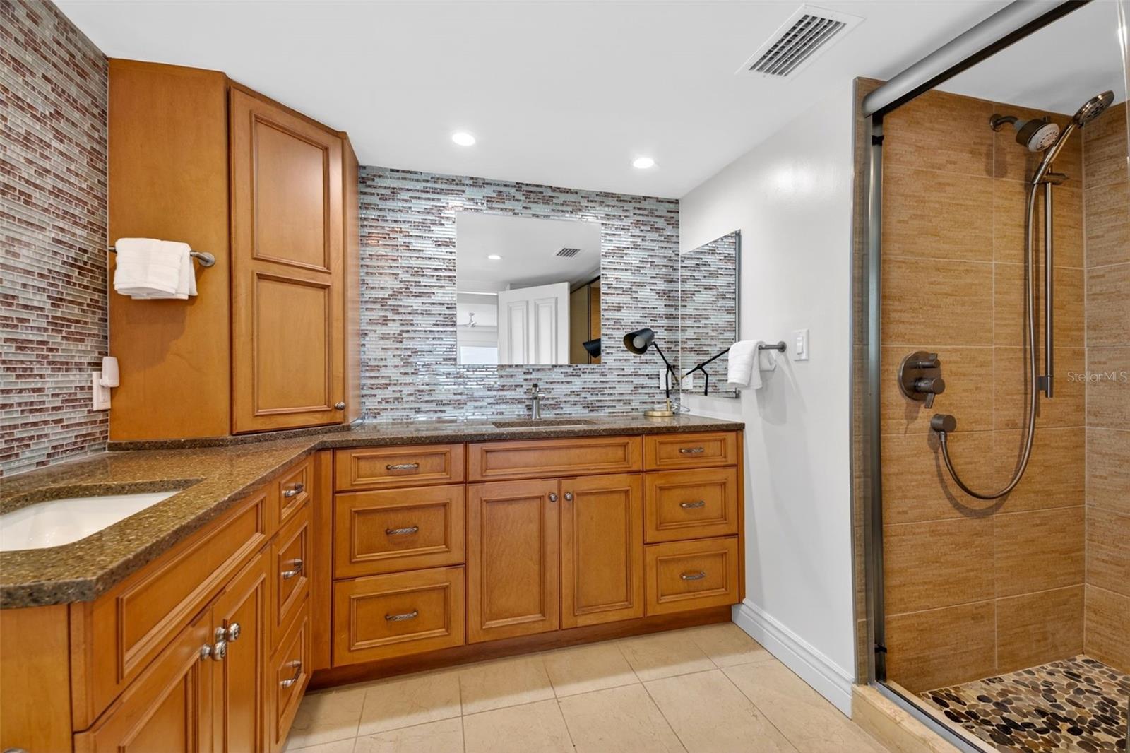 Image 22 of 38 For 4708 Ocean Boulevard E4