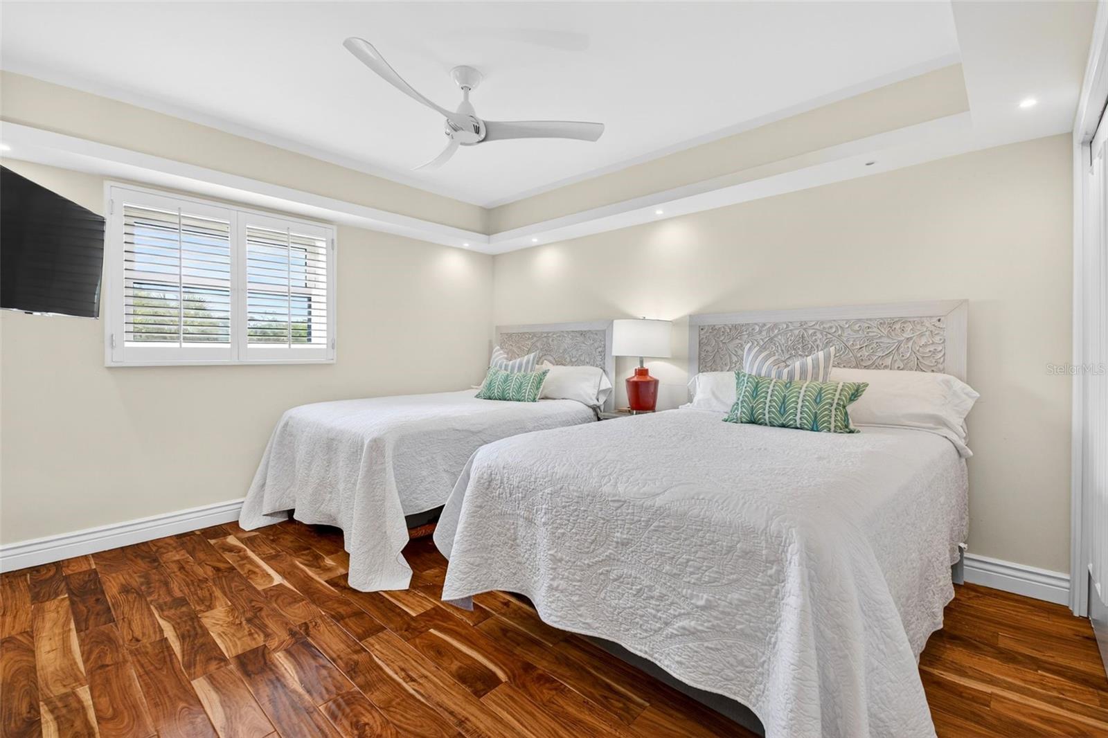 Image 24 of 38 For 4708 Ocean Boulevard E4