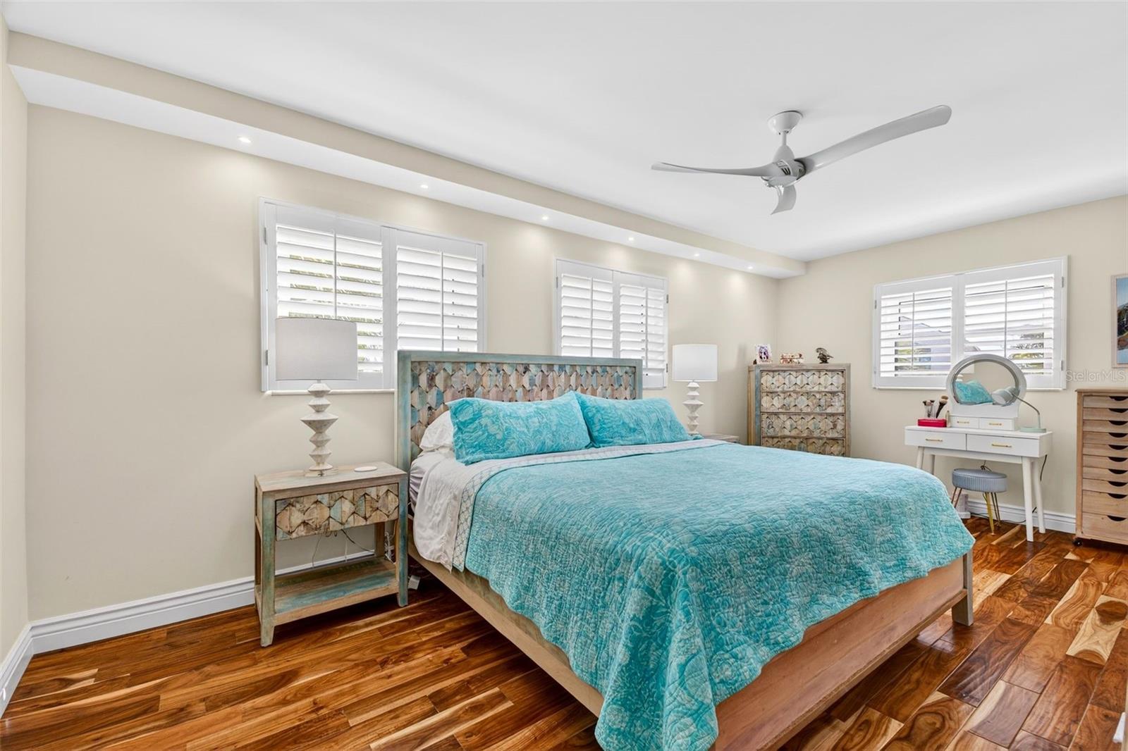 Image 26 of 38 For 4708 Ocean Boulevard E4