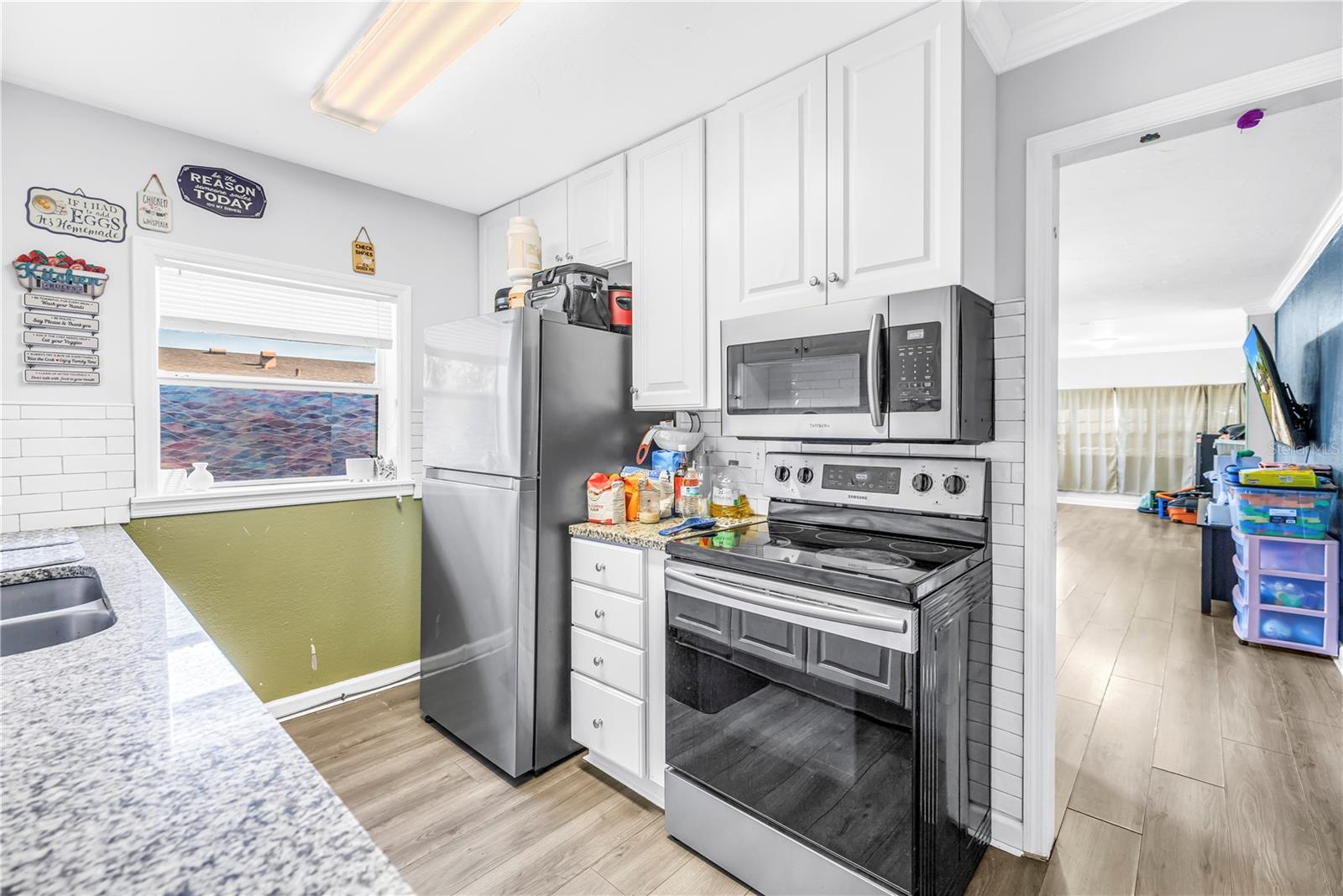 Image 16 of 38 For 3012 17th Street E