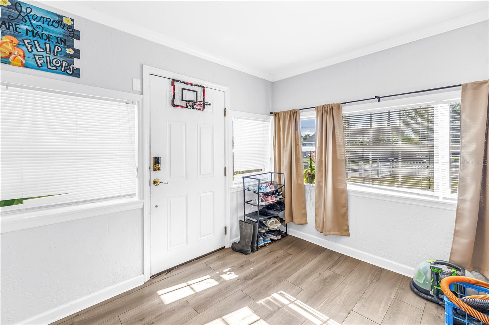 Image 7 of 38 For 3012 17th Street E