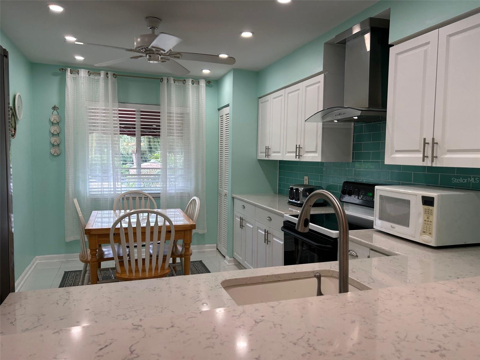 Image 21 of 54 For 6101 34th Street W 22h