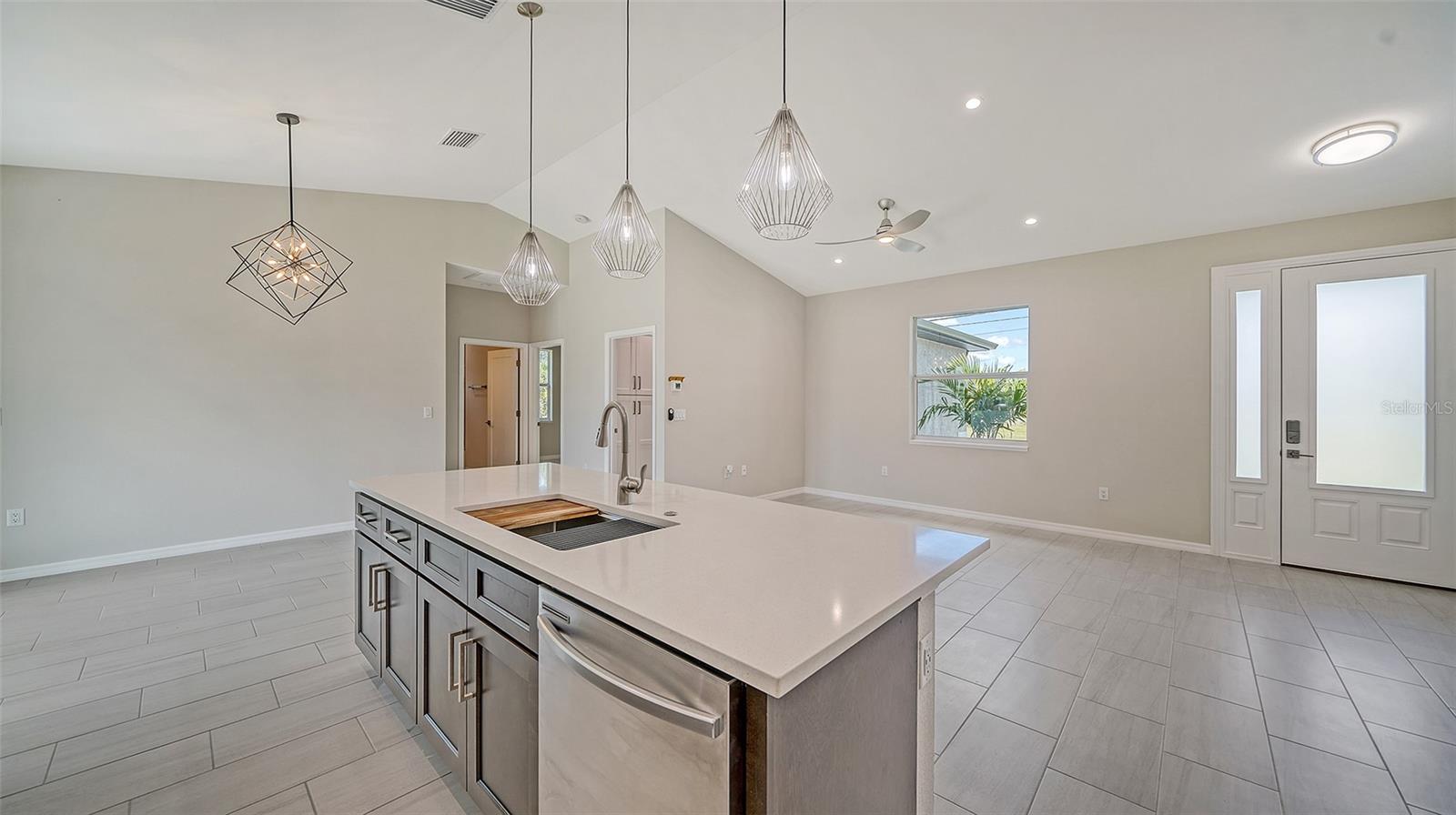 Image 10 of 37 For 6227 Tropicaire Boulevard