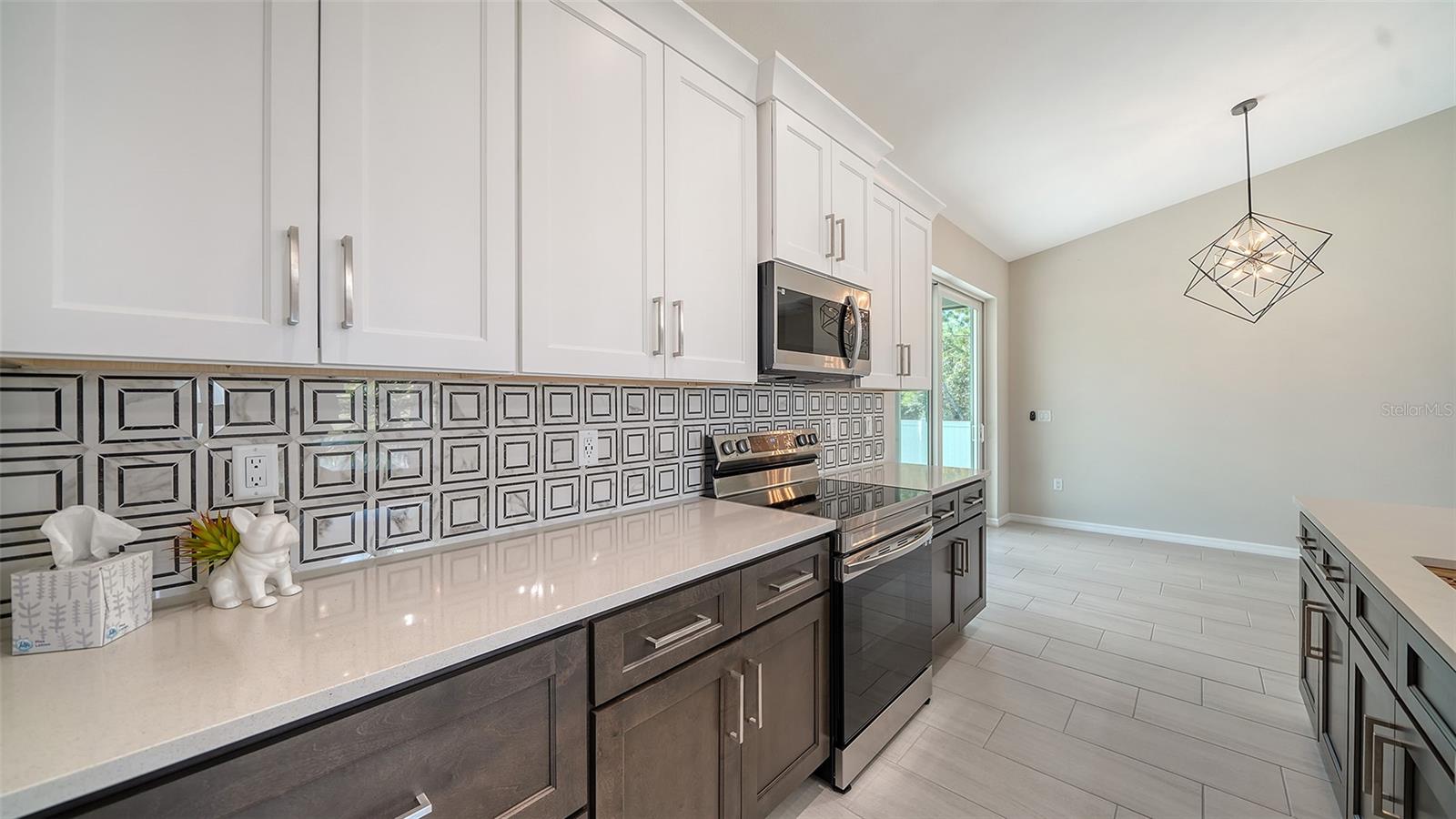 Image 11 of 37 For 6227 Tropicaire Boulevard