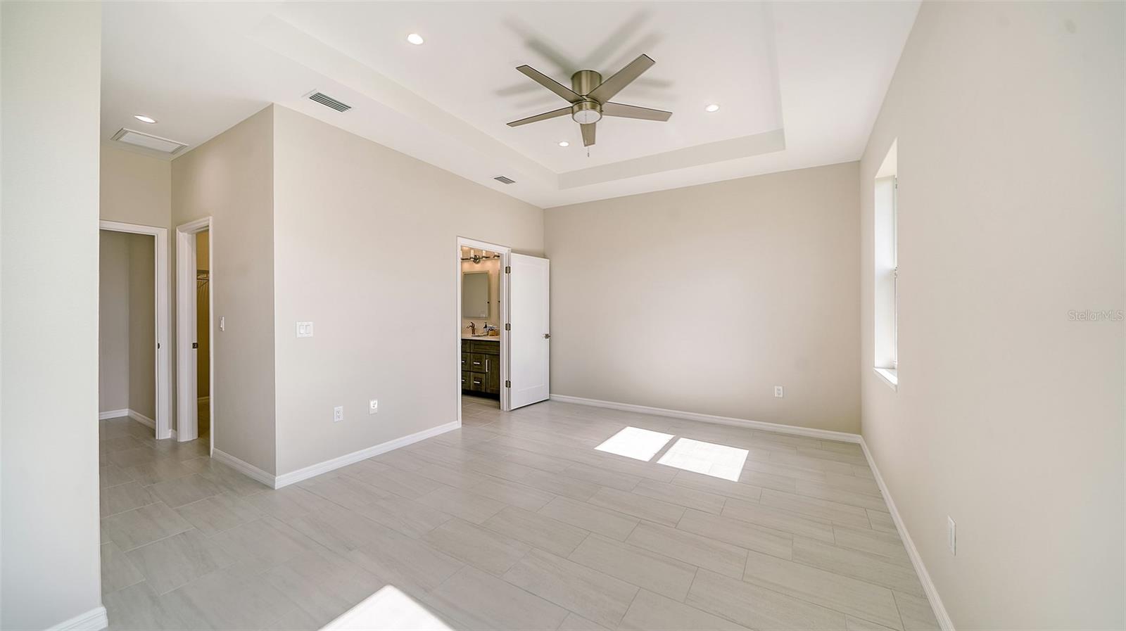 Image 14 of 37 For 6227 Tropicaire Boulevard