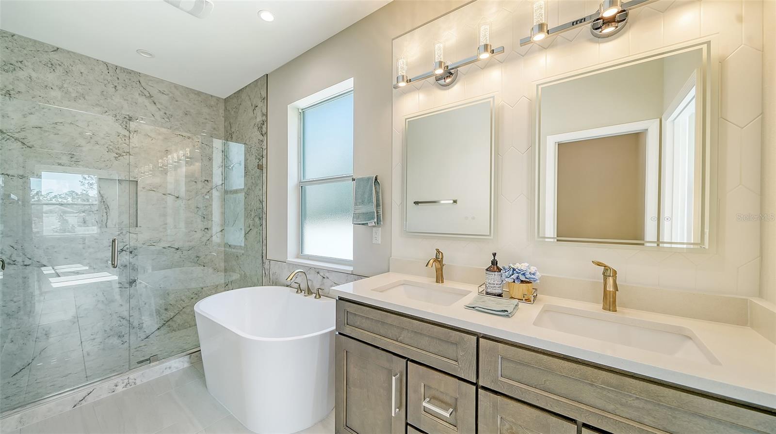 Image 16 of 37 For 6227 Tropicaire Boulevard