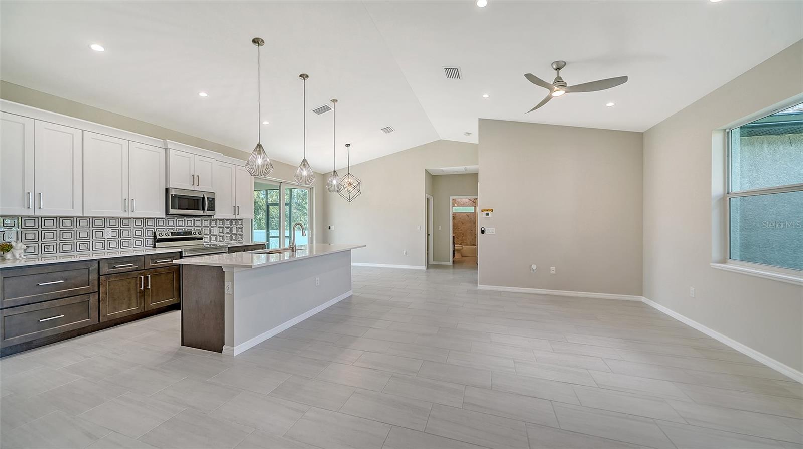 Image 21 of 37 For 6227 Tropicaire Boulevard