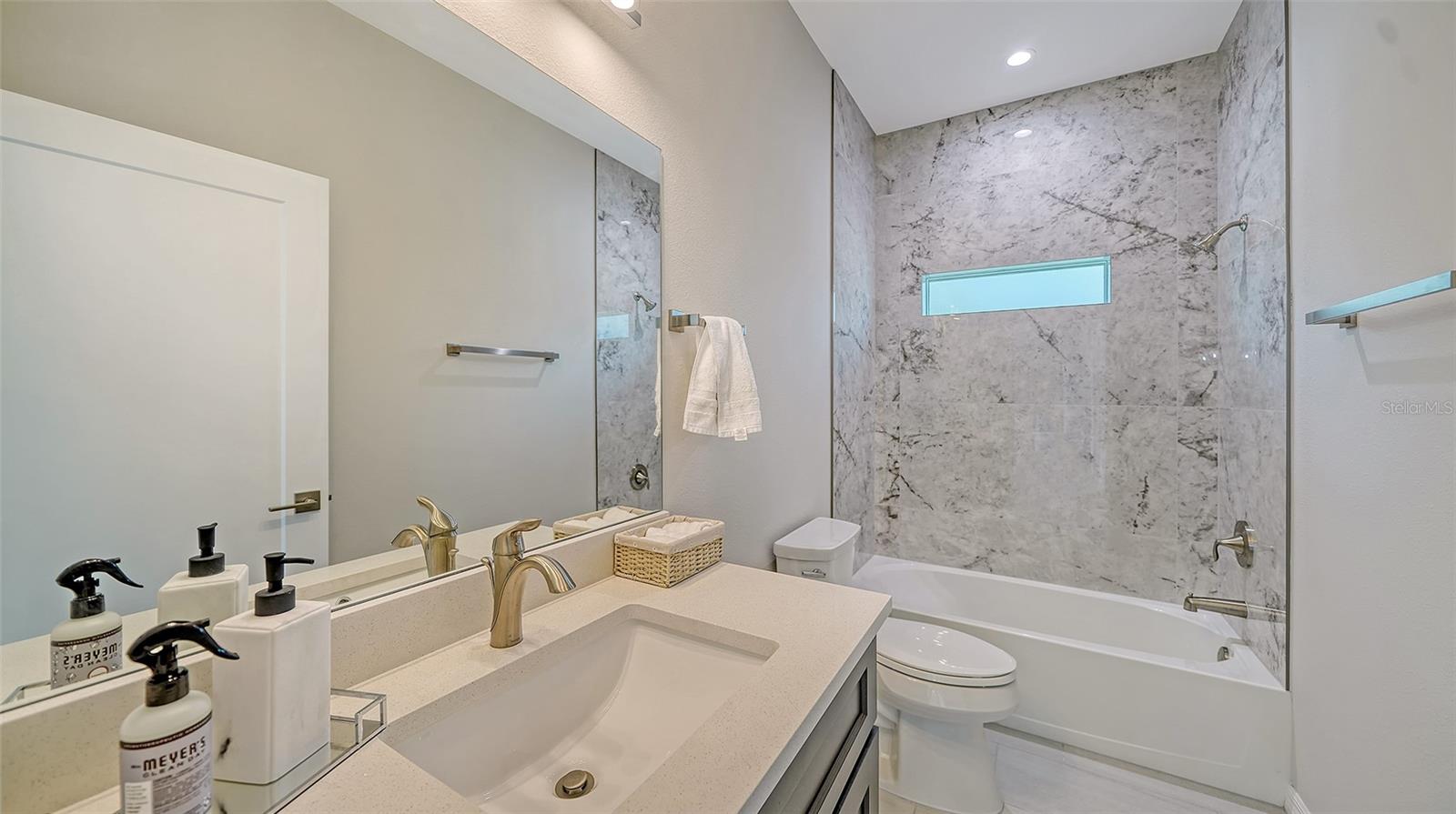 Image 27 of 37 For 6227 Tropicaire Boulevard