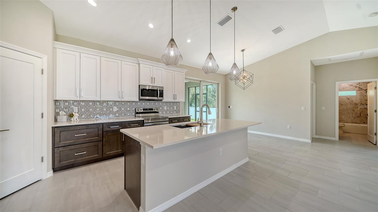 Image 5 of 37 For 6227 Tropicaire Boulevard