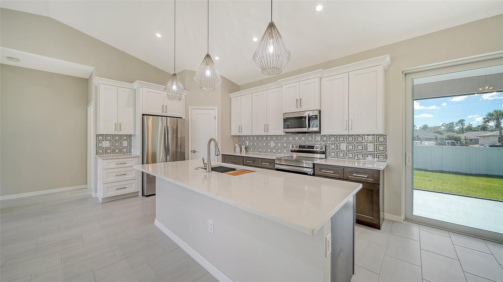 Image 7 of 37 For 6227 Tropicaire Boulevard