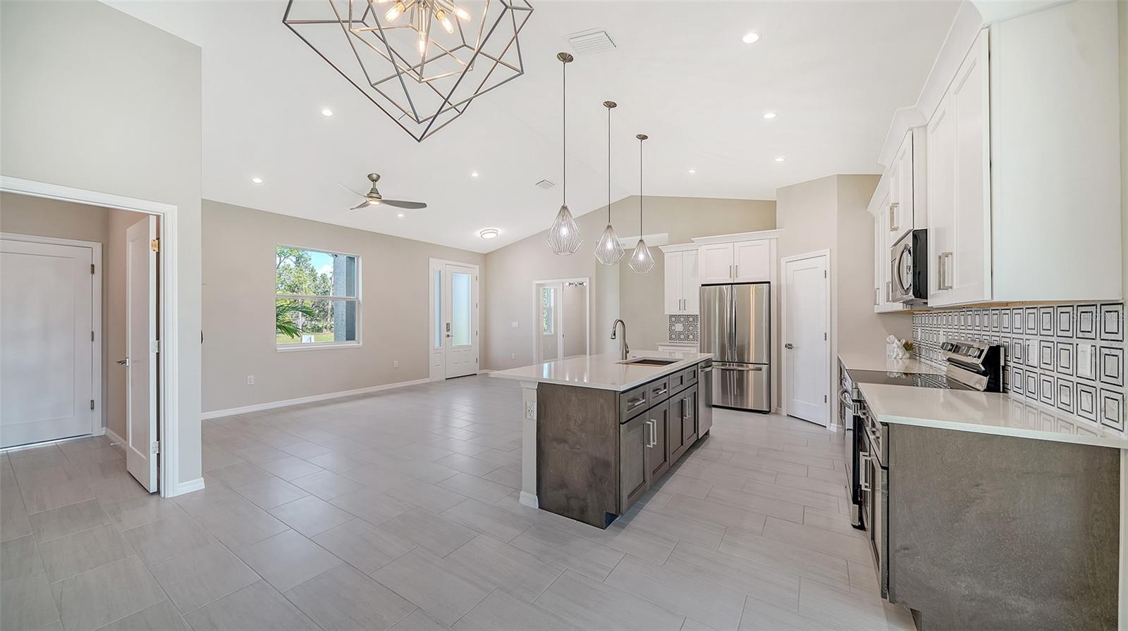 Image 8 of 37 For 6227 Tropicaire Boulevard