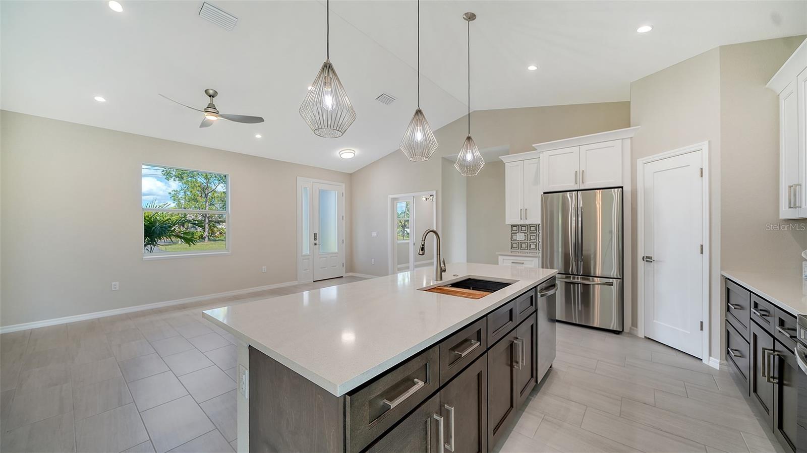 Image 9 of 37 For 6227 Tropicaire Boulevard