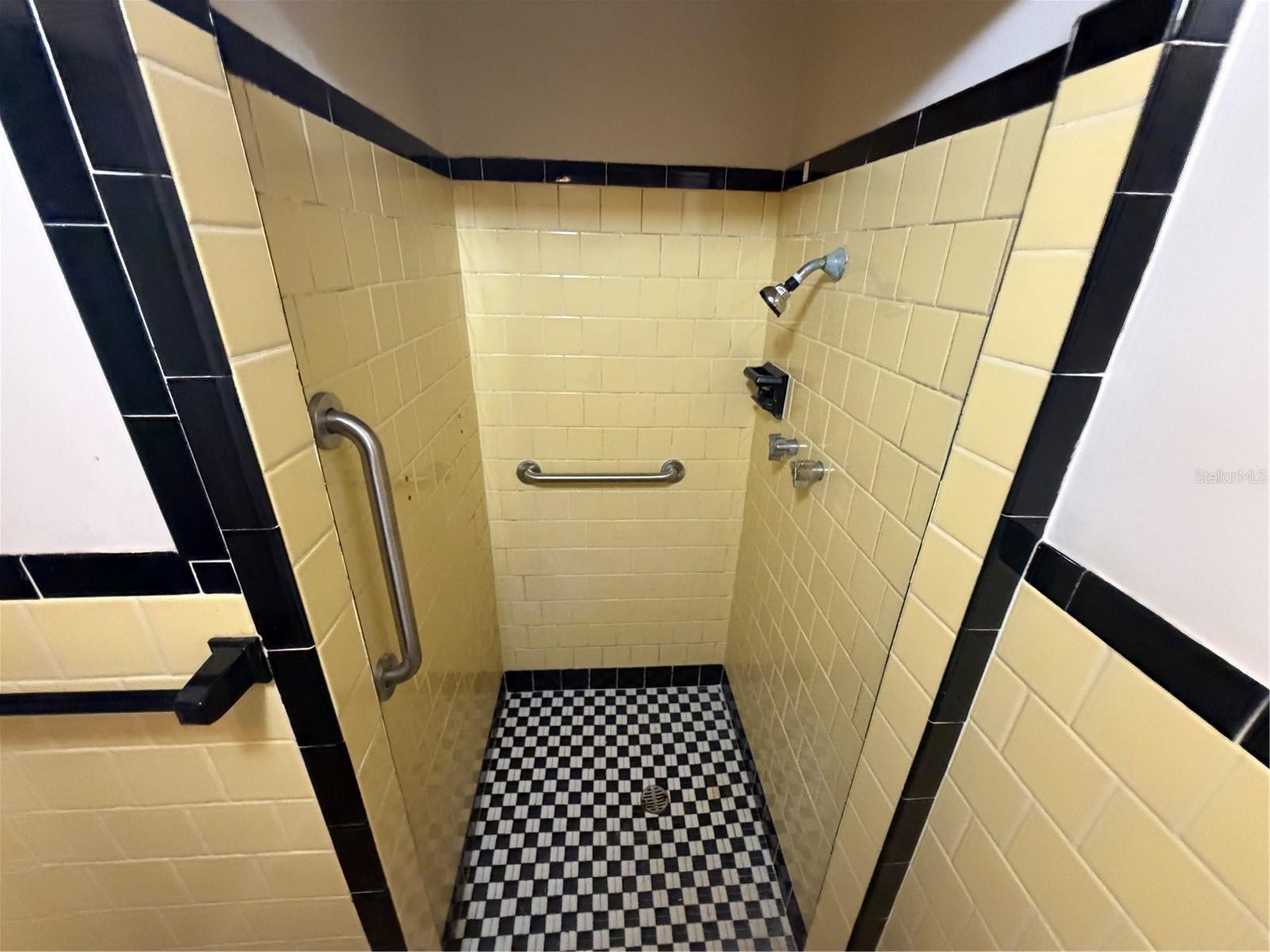 Image 15 of 26 For 705 33rd Street Court W A