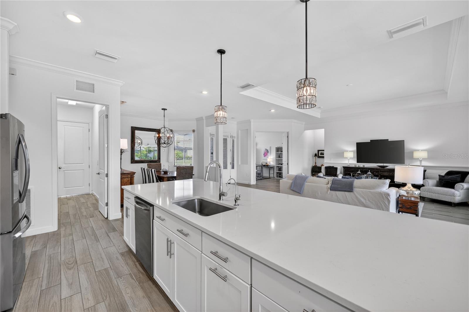 Image 8 of 37 For 4911 Sparkling Sea Lane