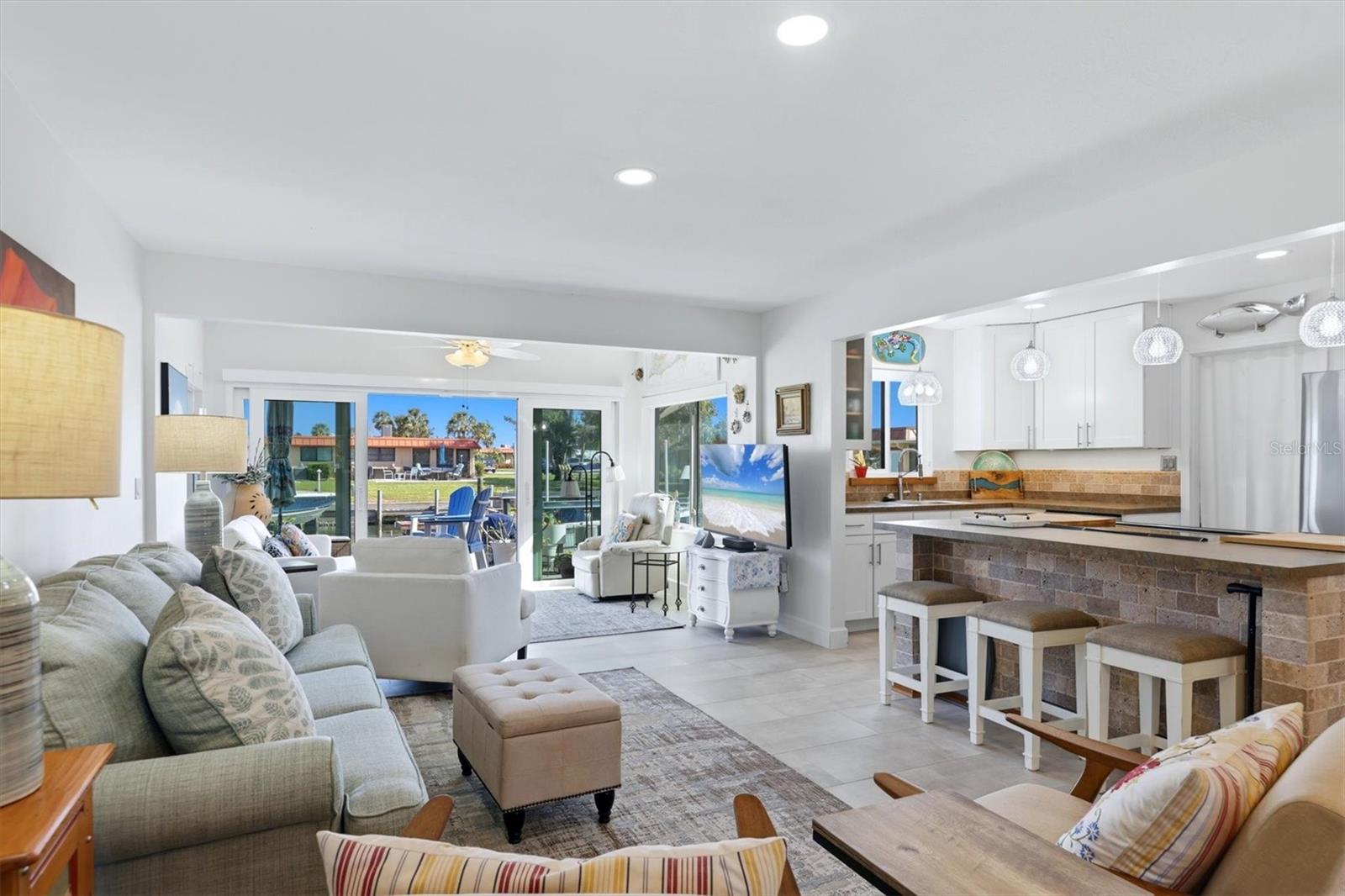 Image 14 of 58 For 9528 Antiqua Cove 9528