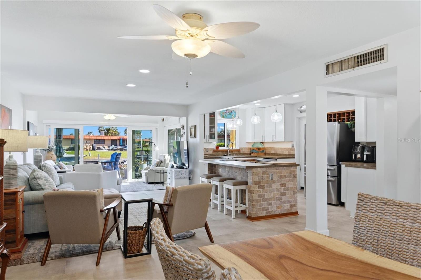 Image 22 of 58 For 9528 Antiqua Cove 9528