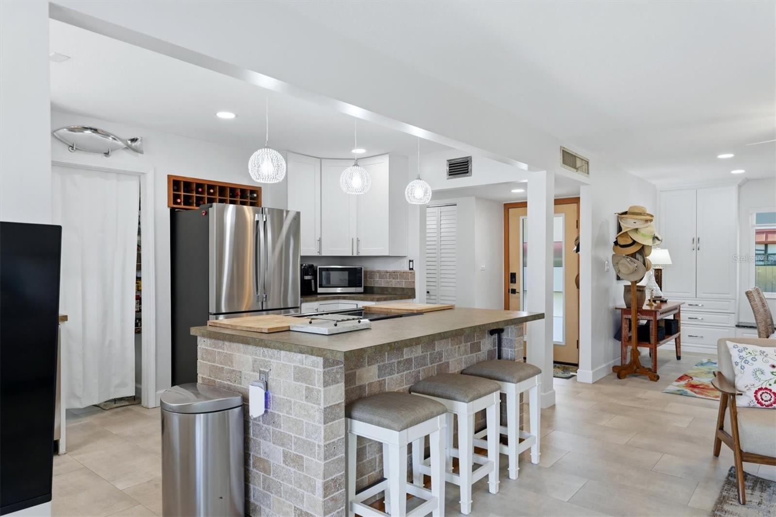 Image 28 of 58 For 9528 Antiqua Cove 9528