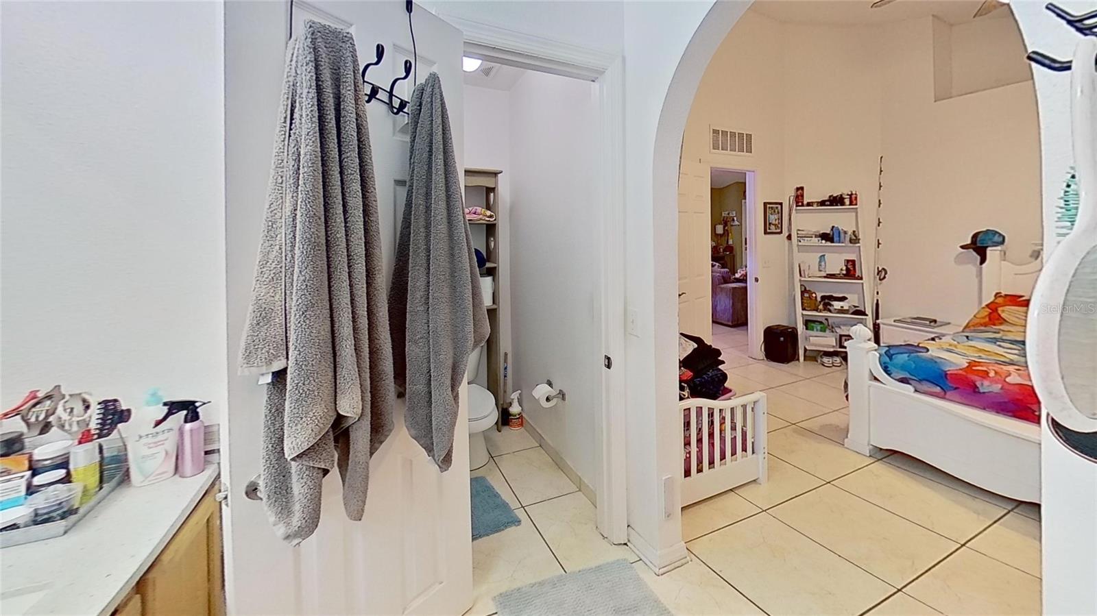 Listing photo id 11 for 1031 Brenton Leaf Drive