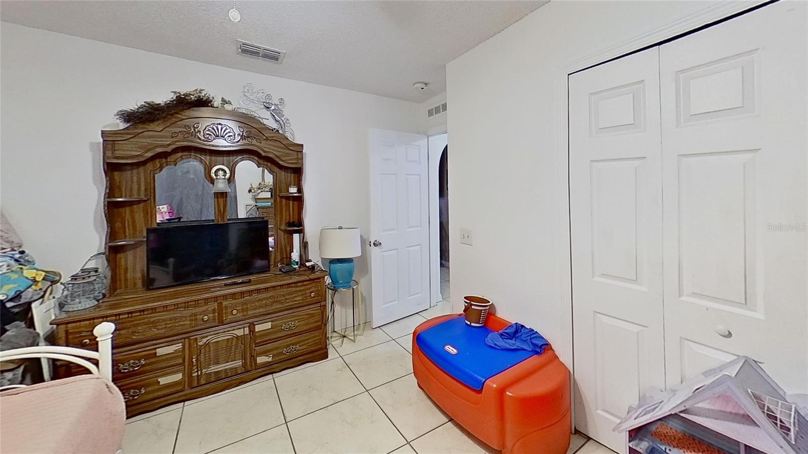 Listing photo id 14 for 1031 Brenton Leaf Drive