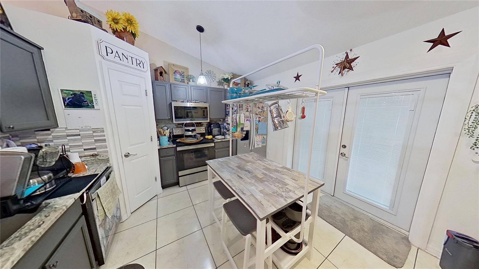 Listing photo id 16 for 1031 Brenton Leaf Drive