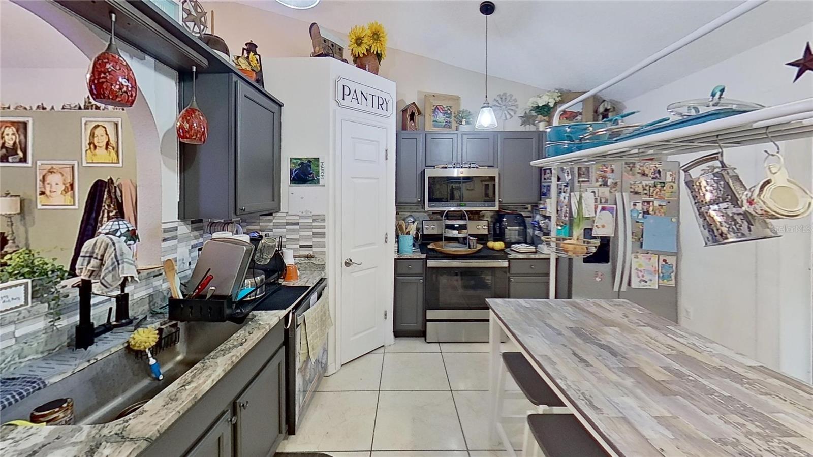 Listing photo id 17 for 1031 Brenton Leaf Drive