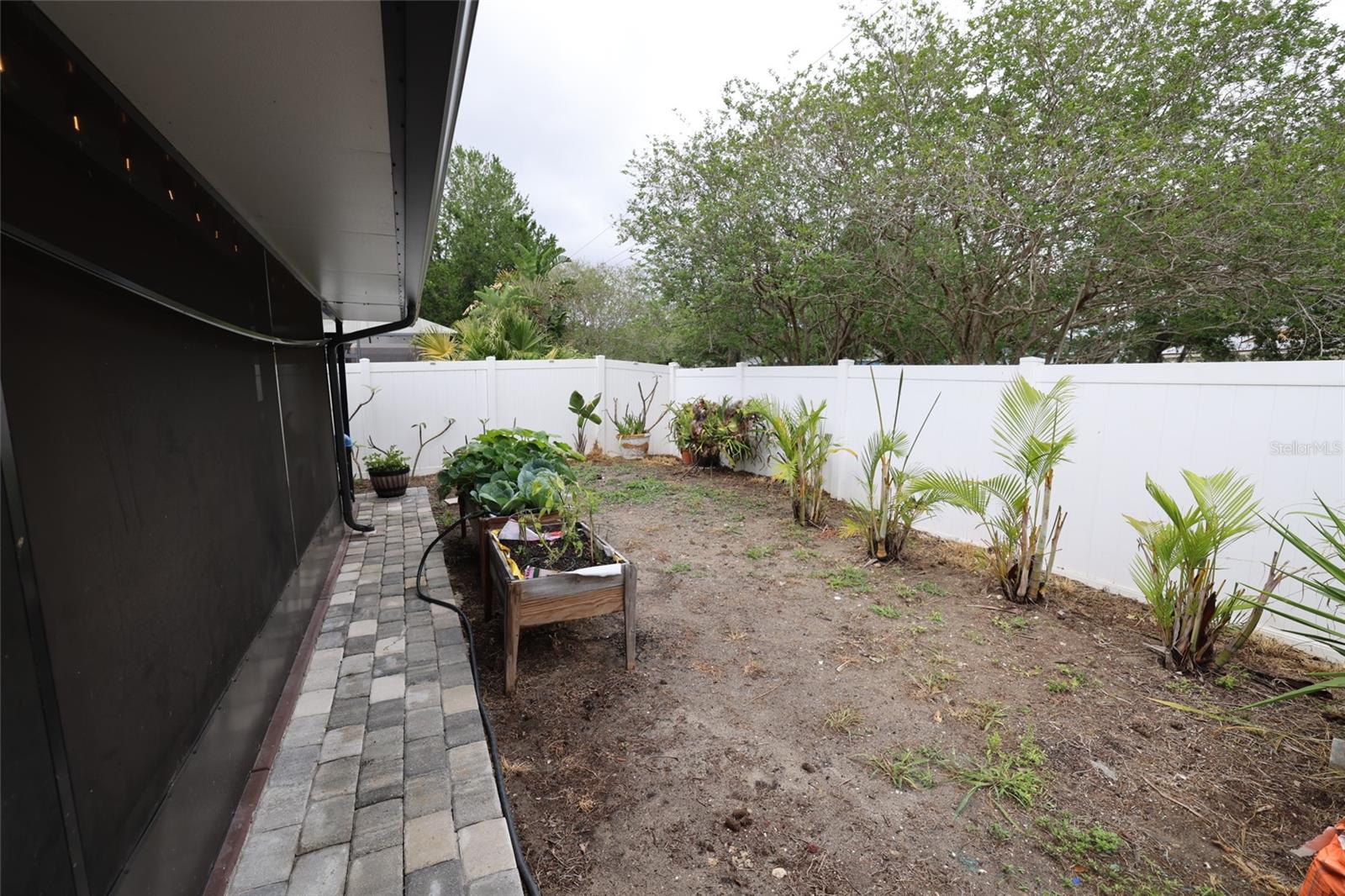 Listing photo id 28 for 1031 Brenton Leaf Drive