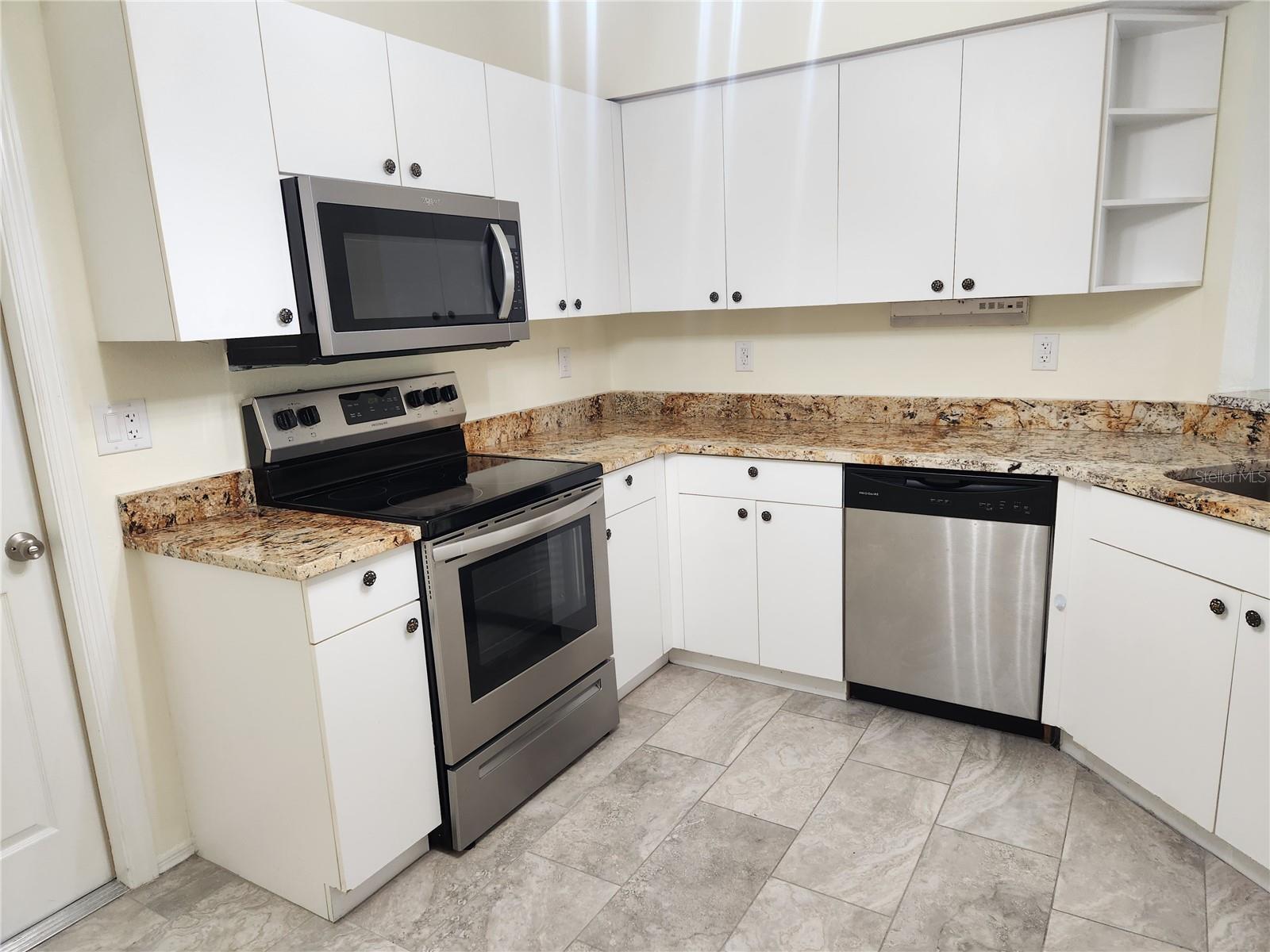 Image 5 of 34 For 6330 Green Oak Circle 6330