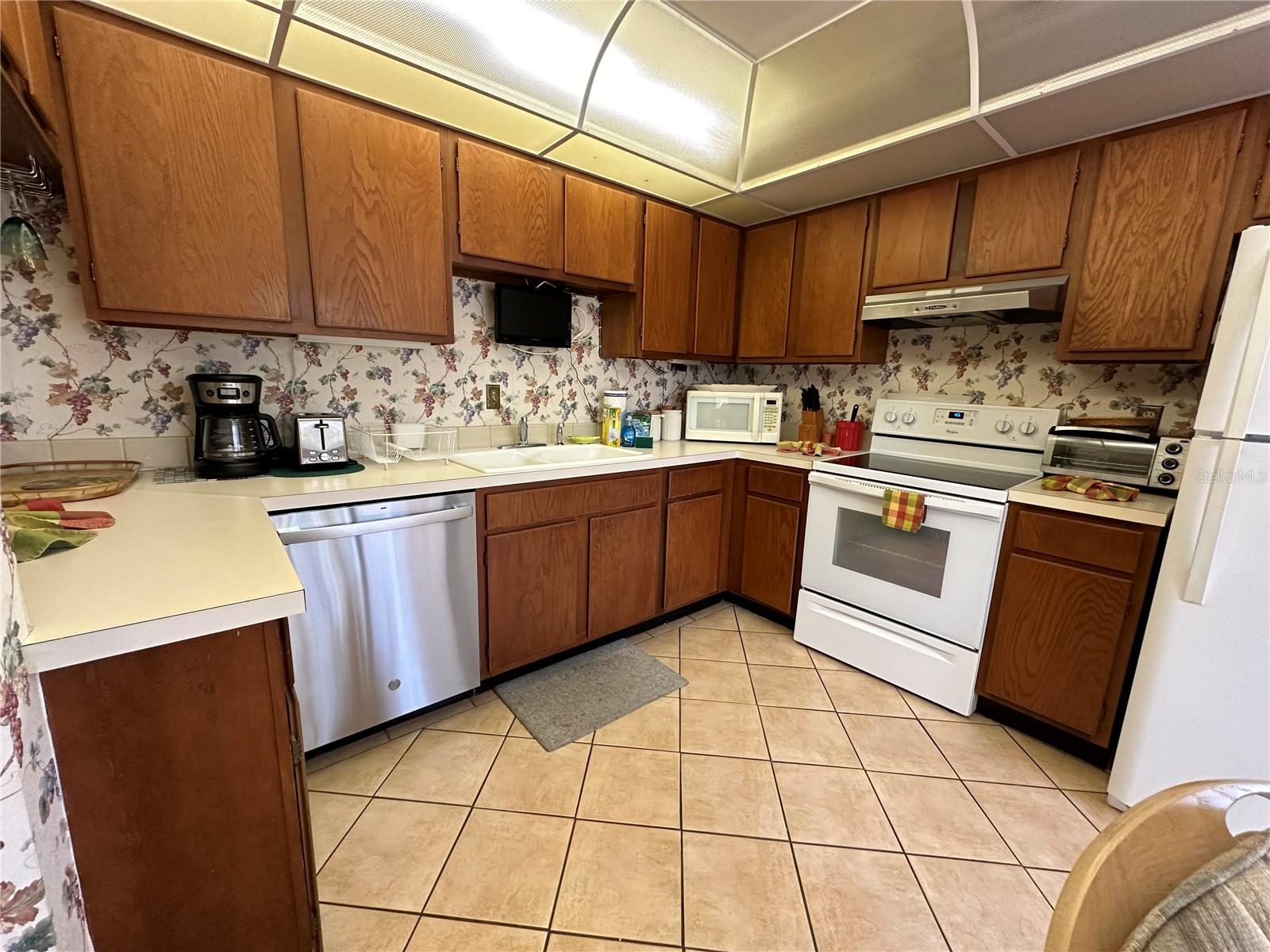 Image 4 of 24 For 1647 Brookhouse Court 246