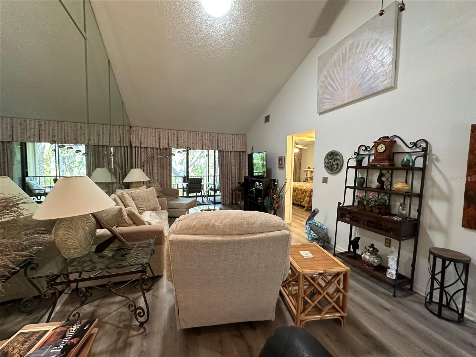 Image 6 of 24 For 1647 Brookhouse Court 246