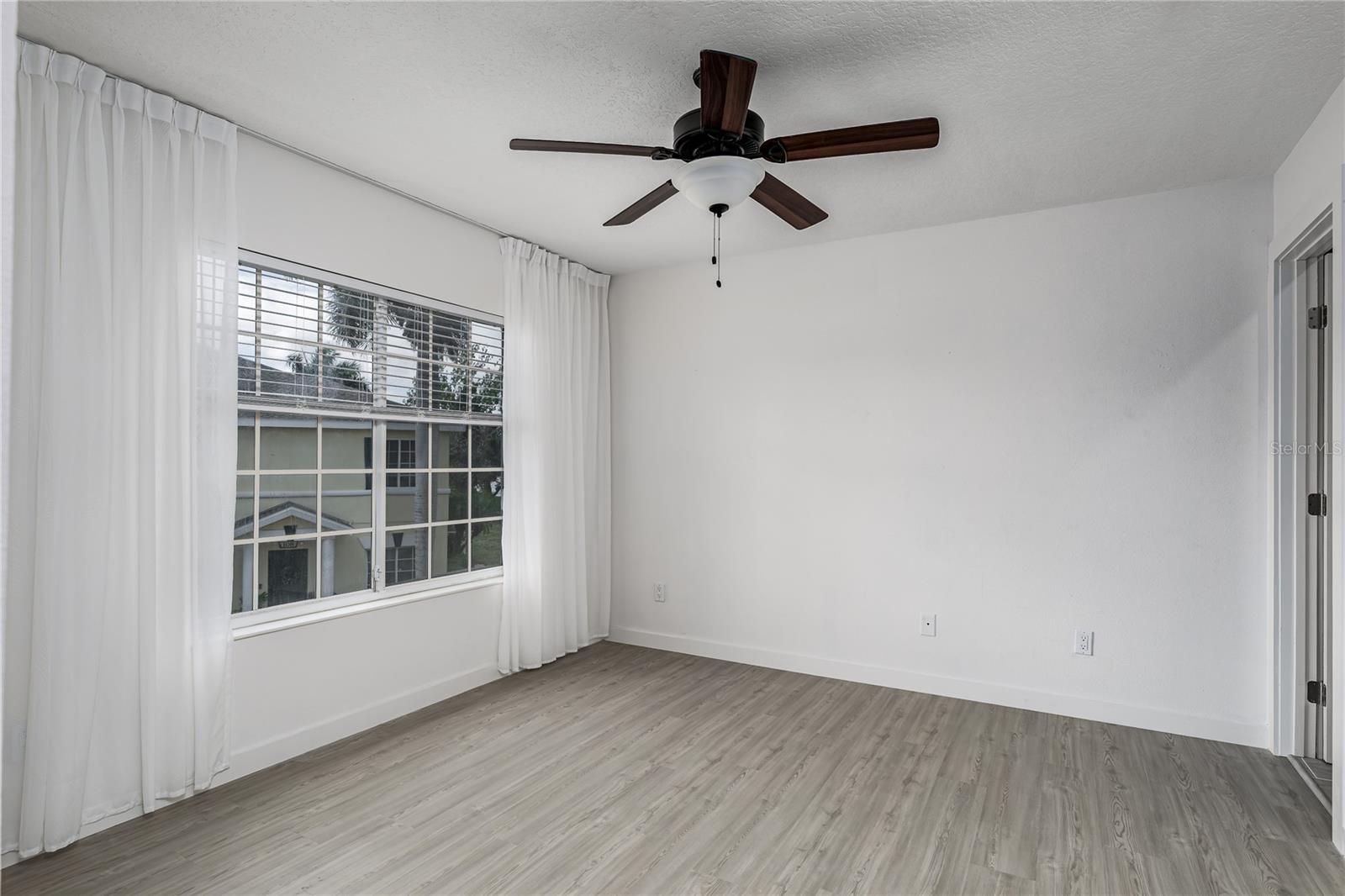 Image 21 of 32 For 208 Cape Harbour Loop 101