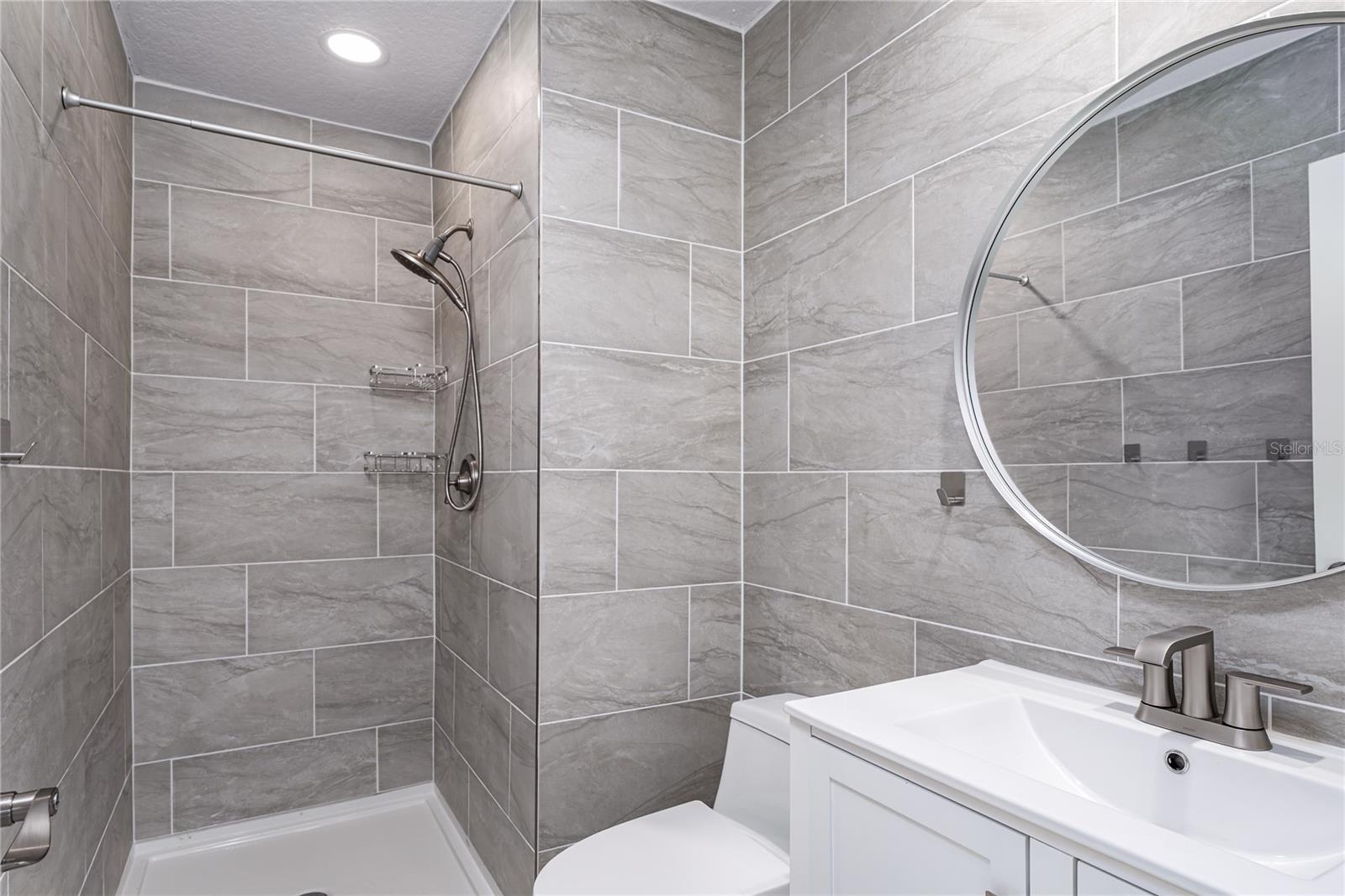 Image 3 of 32 For 208 Cape Harbour Loop 101