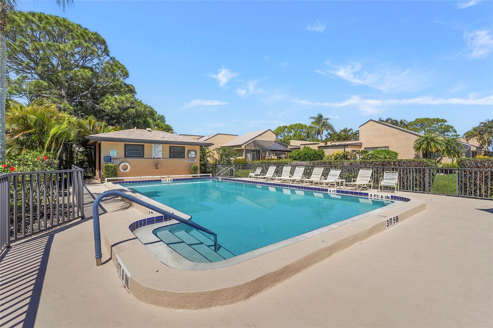 Image 17 of 77 For 5327 Myrtle Wood  52