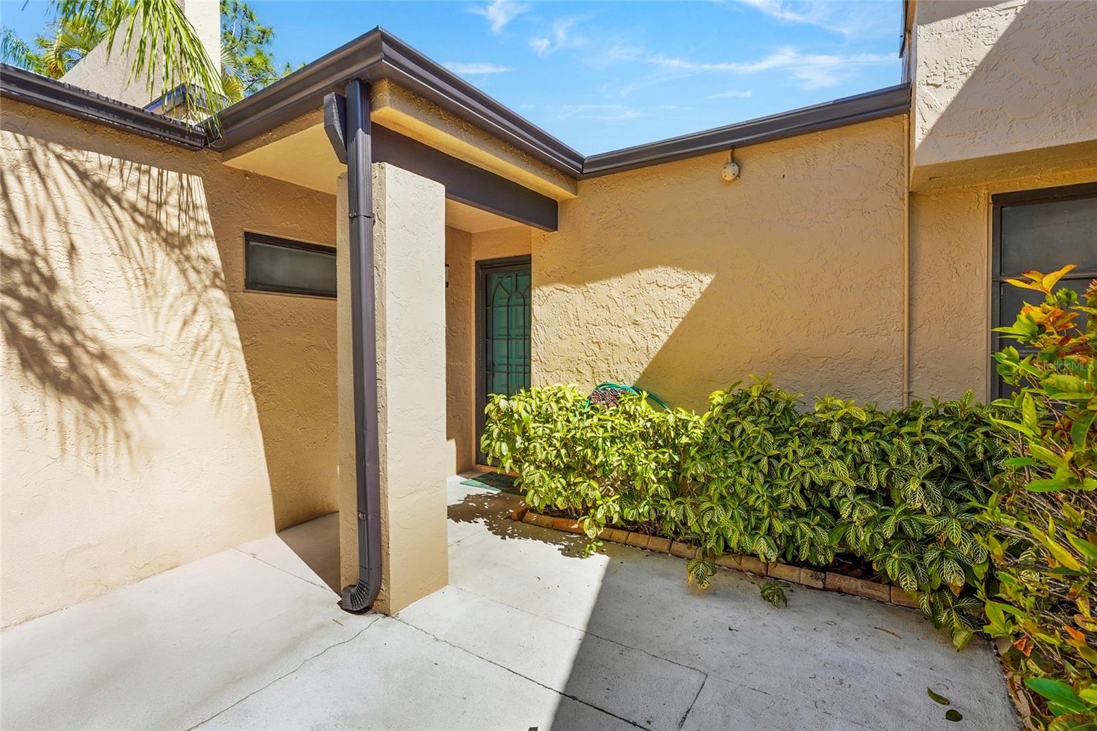 Image 24 of 77 For 5327 Myrtle Wood  52