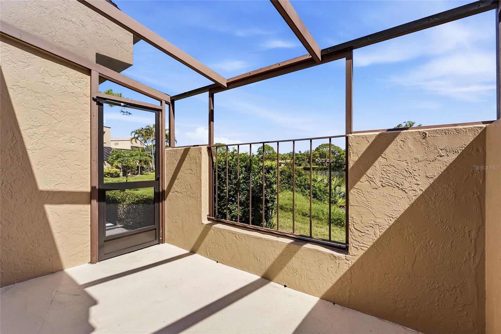 Image 34 of 77 For 5327 Myrtle Wood  52