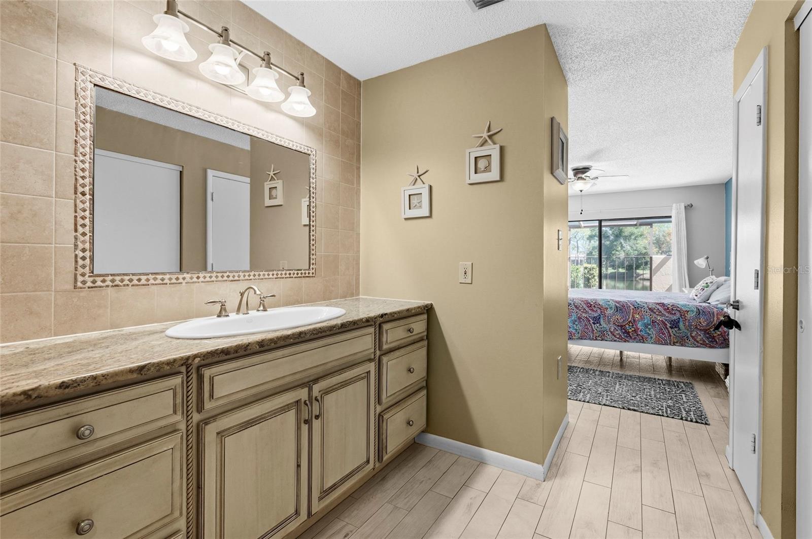 Image 35 of 77 For 5327 Myrtle Wood  52