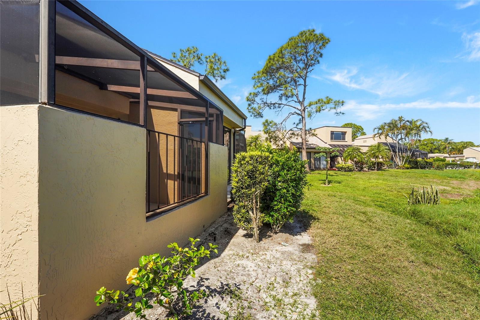 Image 48 of 77 For 5327 Myrtle Wood  52