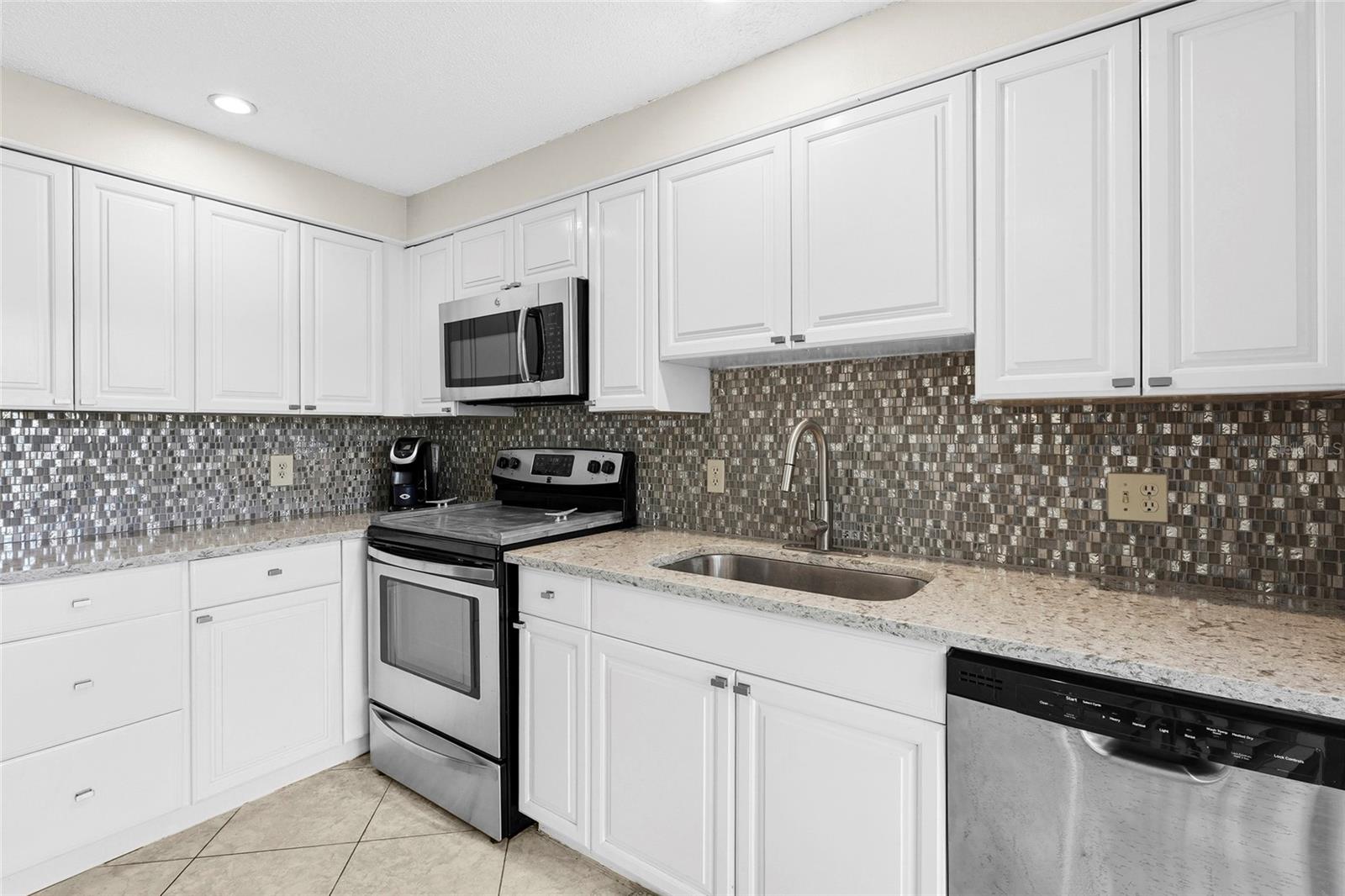 Image 8 of 77 For 5327 Myrtle Wood  52