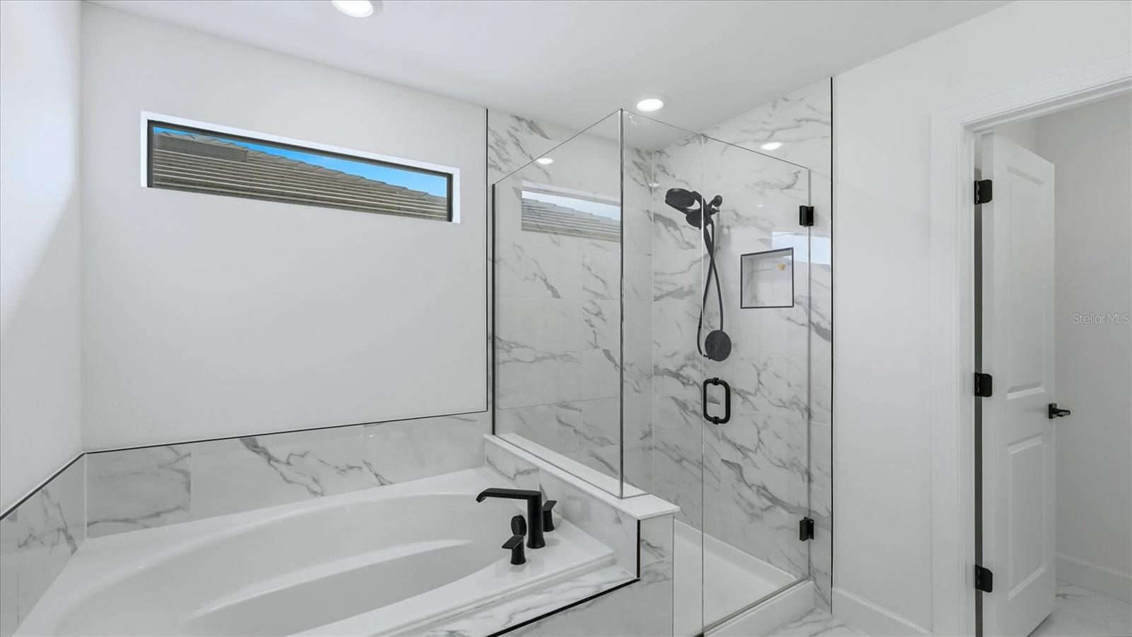 Image 19 of 73 For 16313 Hidden Oak Loop