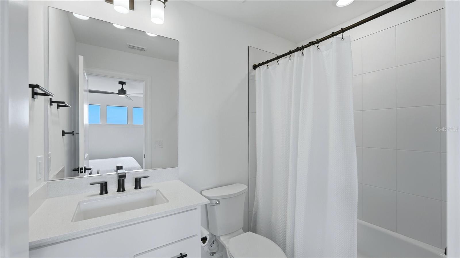 Image 26 of 73 For 16313 Hidden Oak Loop