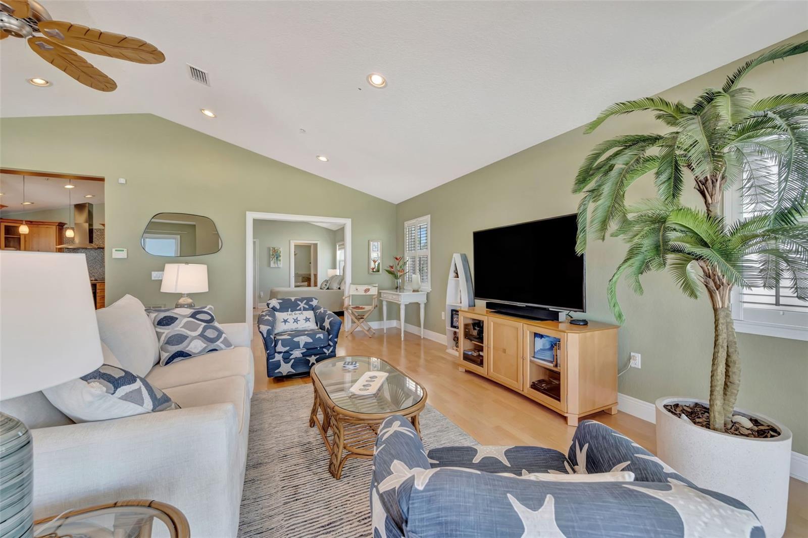 Image 18 of 67 For 1105 Gulf Drive S 3