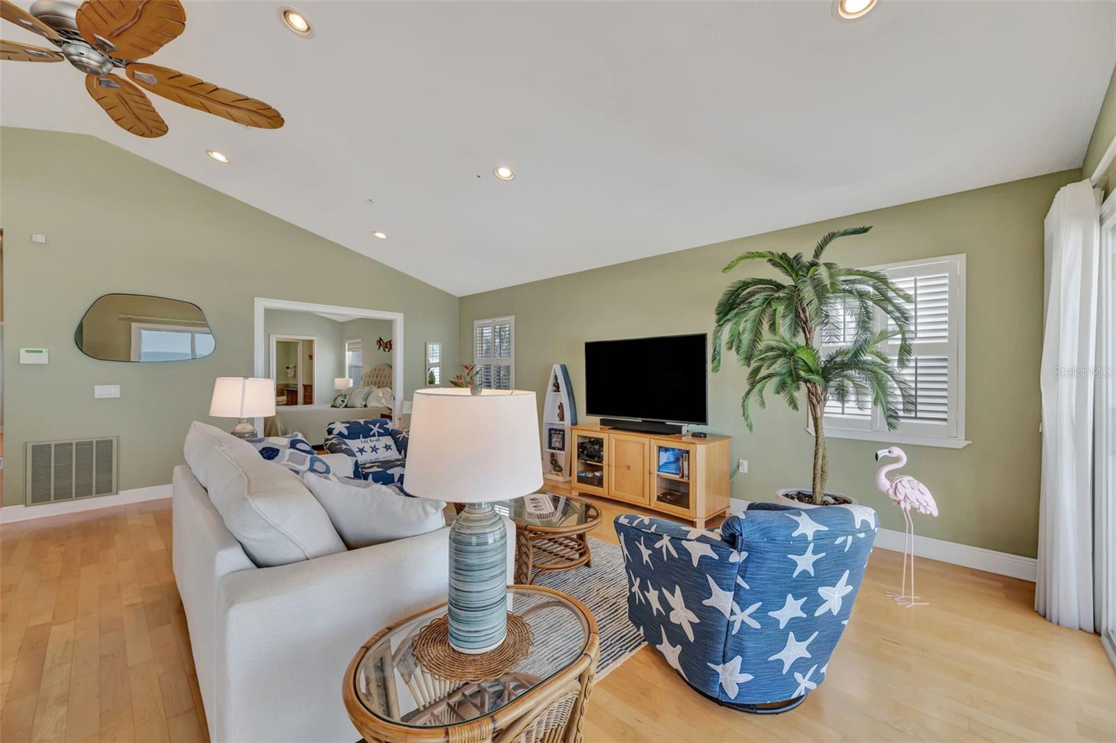 Image 19 of 67 For 1105 Gulf Drive S 3