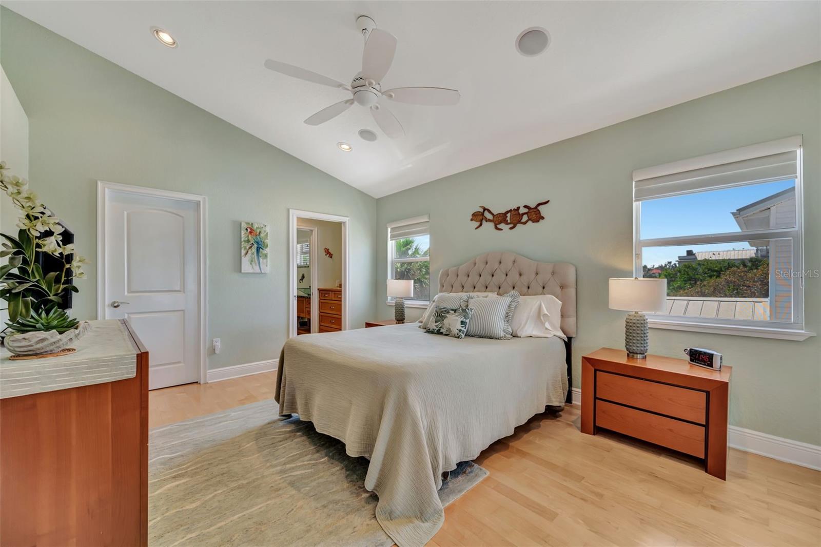 Image 43 of 67 For 1105 Gulf Drive S 3