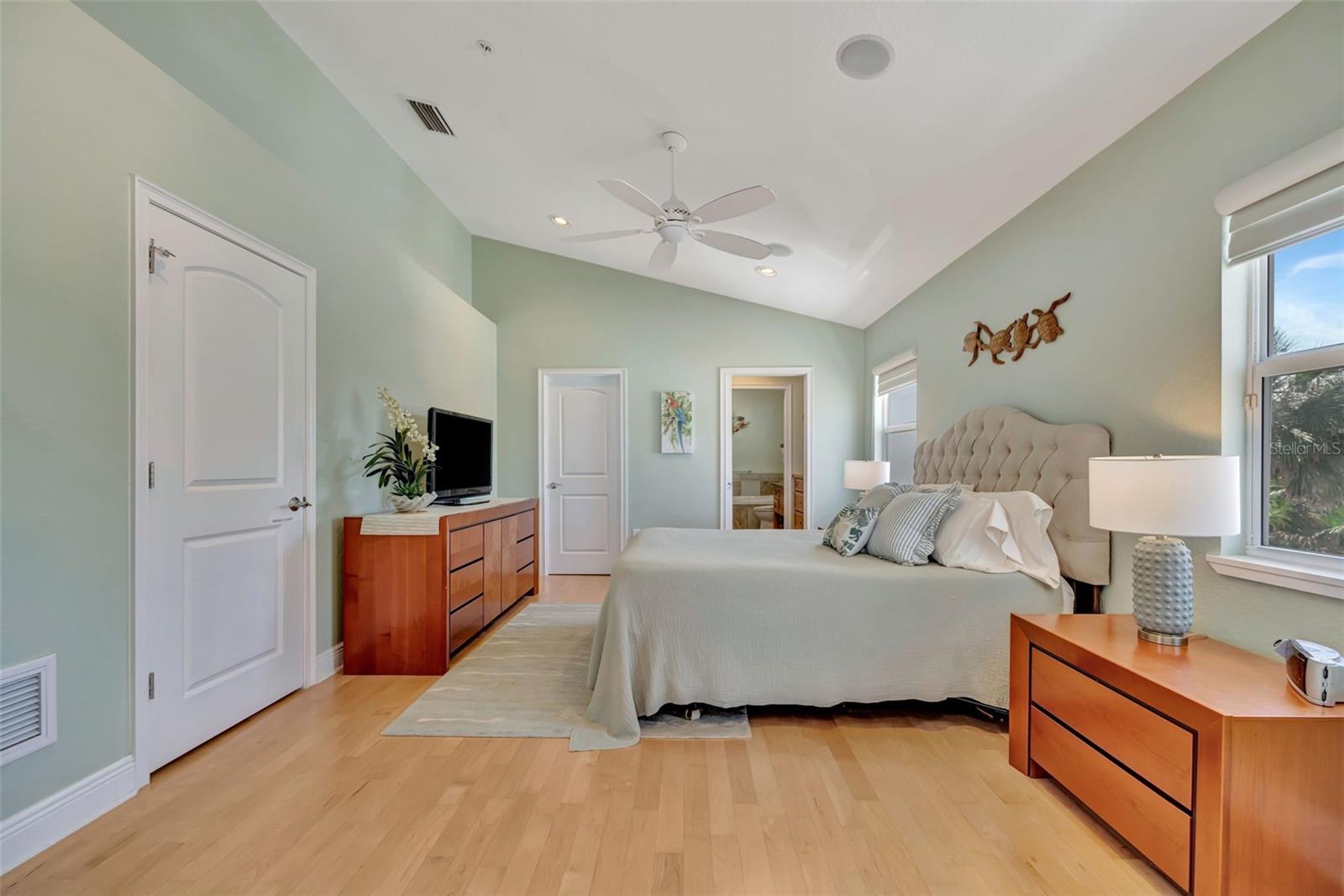 Image 44 of 67 For 1105 Gulf Drive S 3