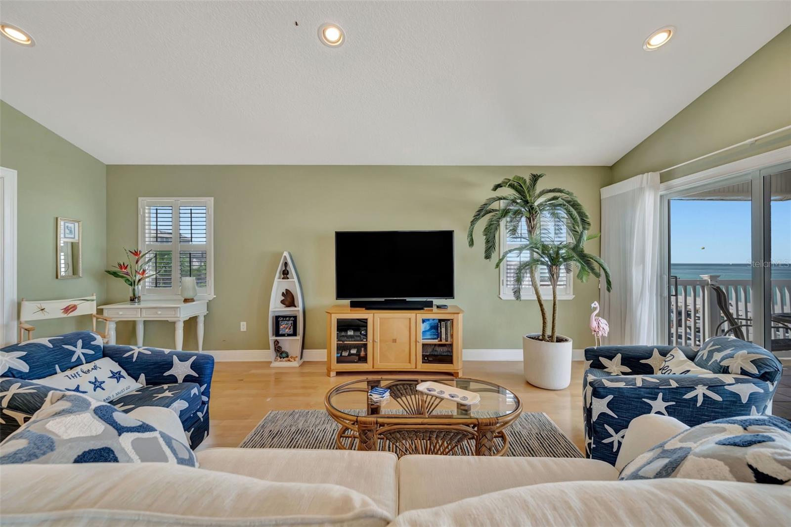 Image 5 of 67 For 1105 Gulf Drive S 3