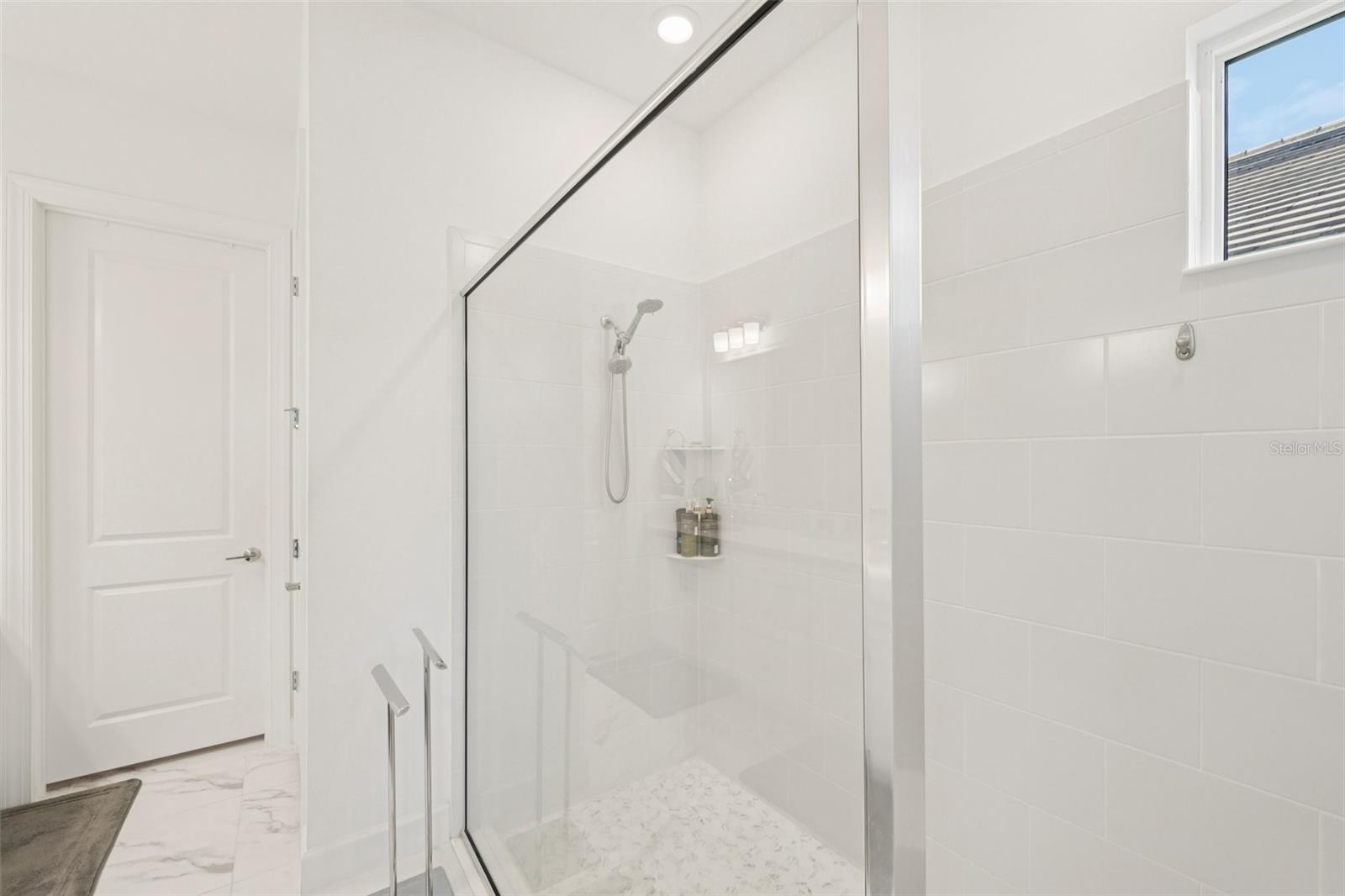 Image 16 of 41 For 6203 Grandview Hill Court