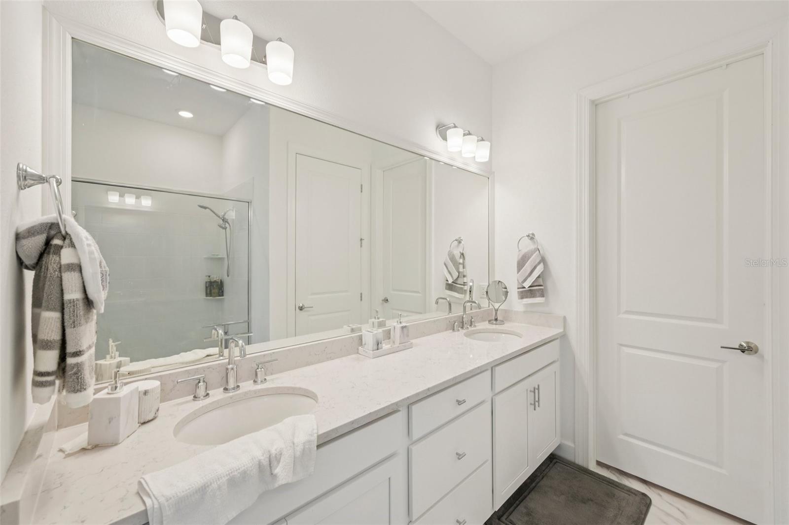 Image 17 of 41 For 6203 Grandview Hill Court